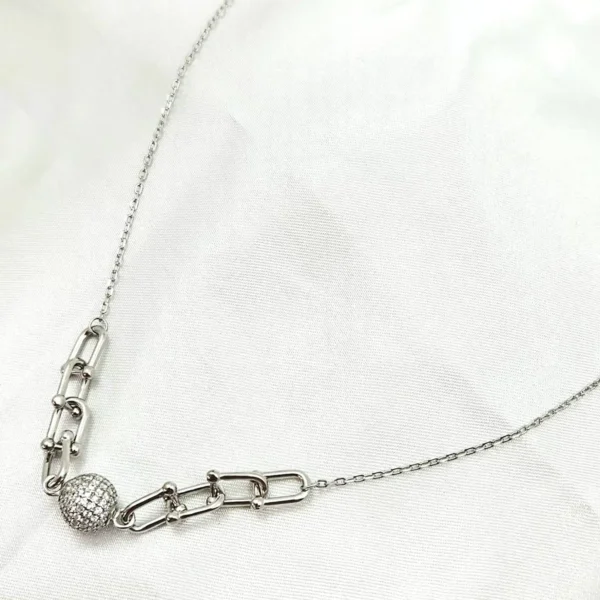 Srebreni lančić sa privjeskom