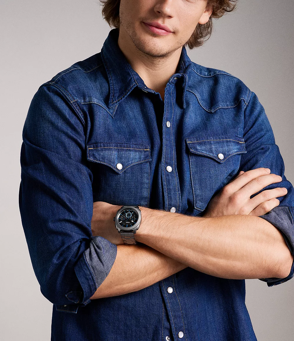 cehajjic-fossil-muski-sat-FS6098_onmodel Fossil Machine FS6098 muški sat gunmetal siva boja plavi detalji na modelu