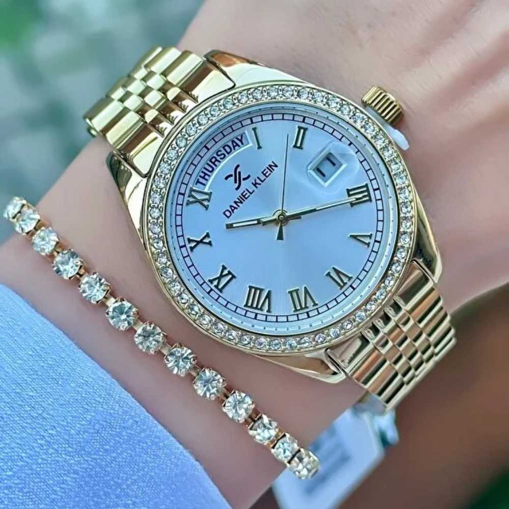 daniel-klein-dk-1-13867-3-zenski-sat-cehajic-visoko. (1) Daniel Klein DK.1.13867-3 ženski sat – zlatna boja i rimske oznake