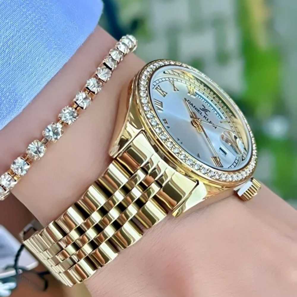 daniel-klein-dk-1-13867-3-zenski-sat-cehajic-visoko. (2) Daniel Klein DK.1.13867-3 ženski sat – zlatna boja i rimske oznake