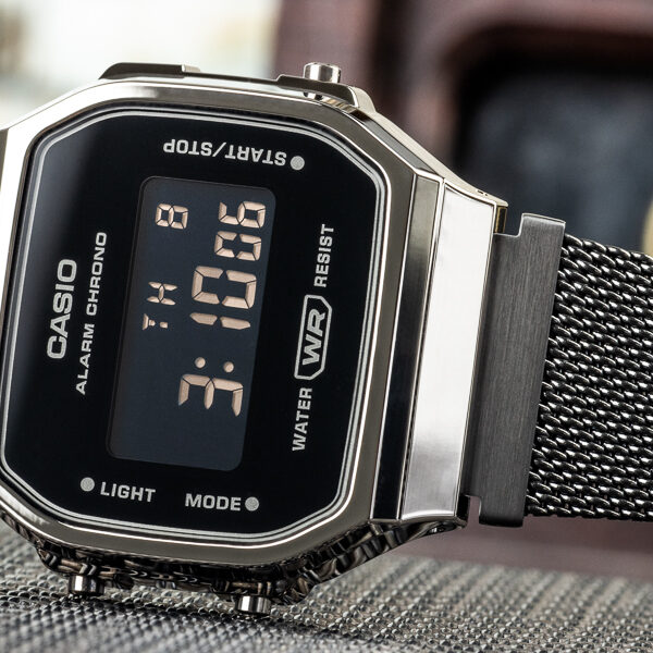 Casio A168WEM-1BEF retro digitalni sat sa tamnosivom mrežastom narukvicom i crnim brojčanikom – Čehajjić Visoko