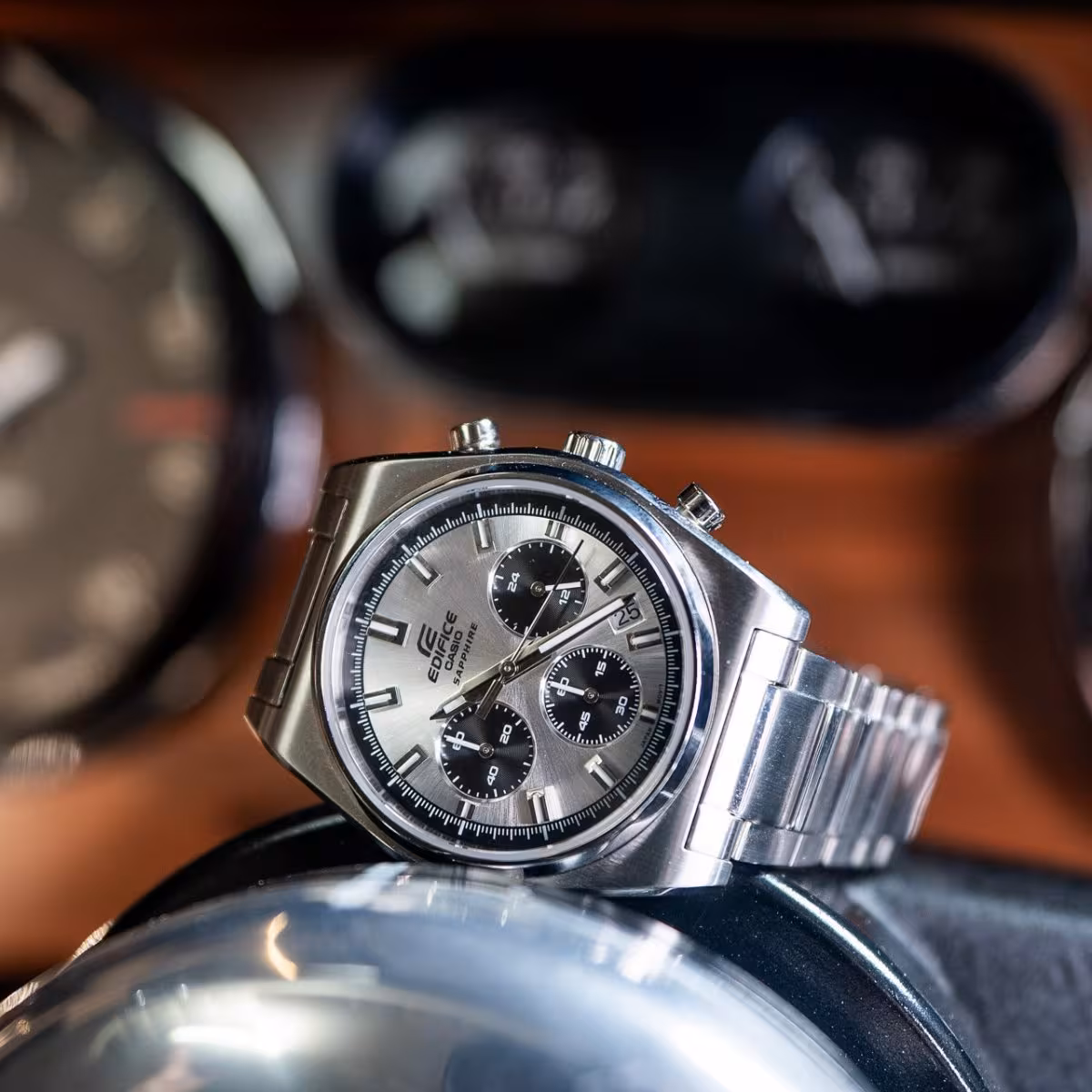 cehajjic-visoko-casio-edifice-efb-730d-7av-.jpg Casio Edifice EFB-730D-7AV muški hronograf sat sa čeličnom narukvicom i srebrnim panda brojčanikom – Čehajjić Visoko