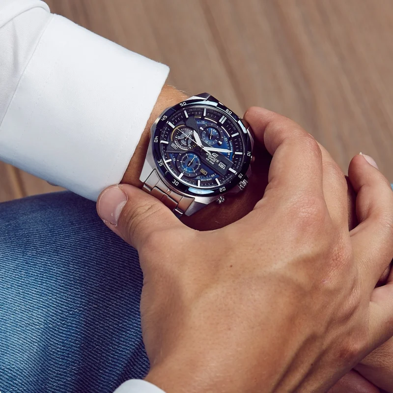 Casio Edifice EFR-556DB-2AVUEF plavi brojčanik srebreni čelik zlatni detalji sat muški